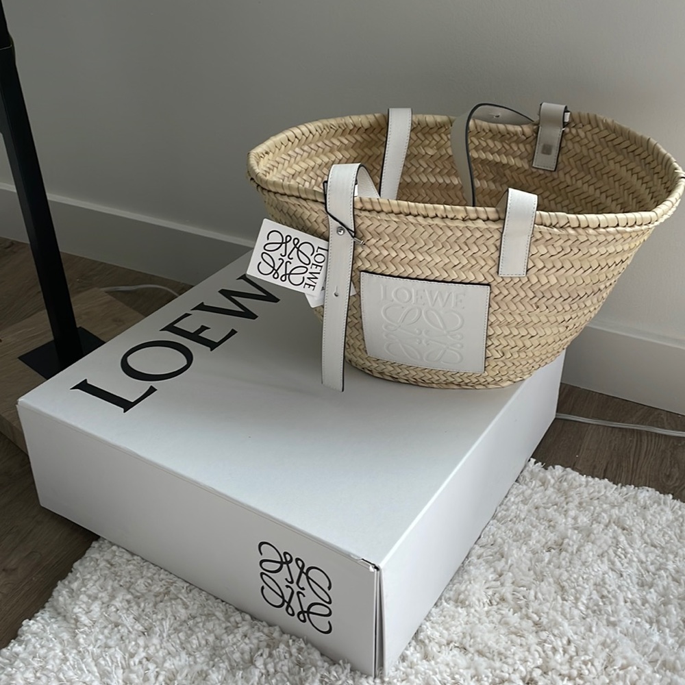 LOEWE Luxury Basket Bag in Palm Leaf and Calfskin - Medium - White